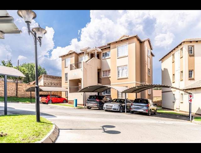 2 BEDROOM TOWNHOUSE FOR SALE IN MEREDALE